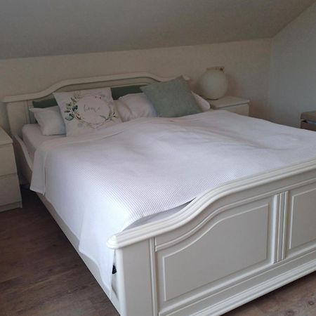 Helle Schoene Dachgeschosswohnung Mit Balkon 슈톡카흐 외부 사진