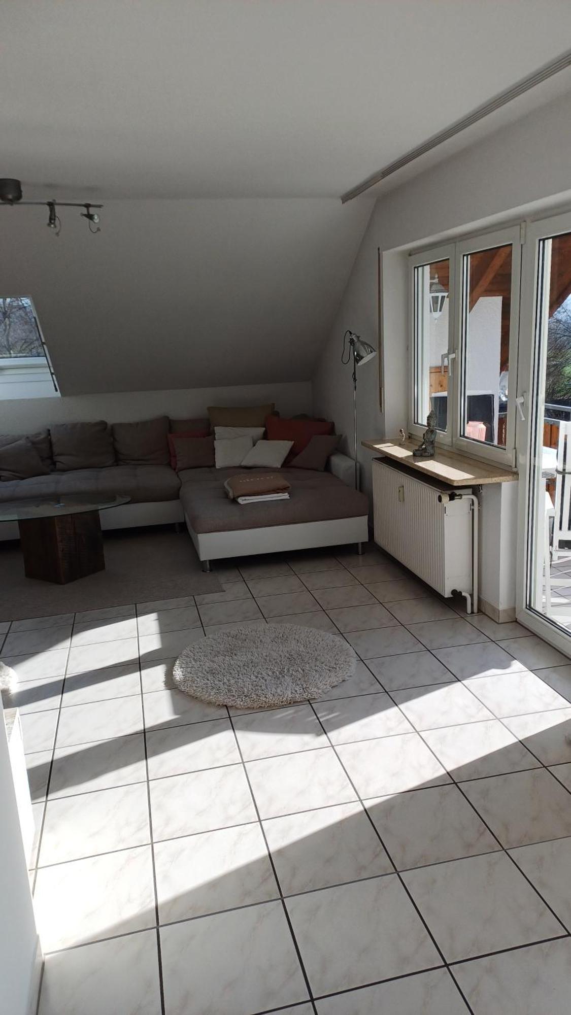 Helle Schoene Dachgeschosswohnung Mit Balkon 슈톡카흐 외부 사진