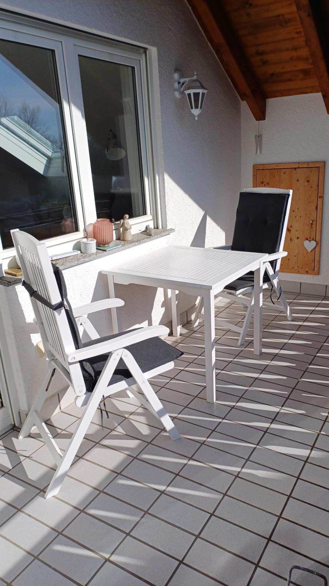 Helle Schoene Dachgeschosswohnung Mit Balkon 슈톡카흐 외부 사진