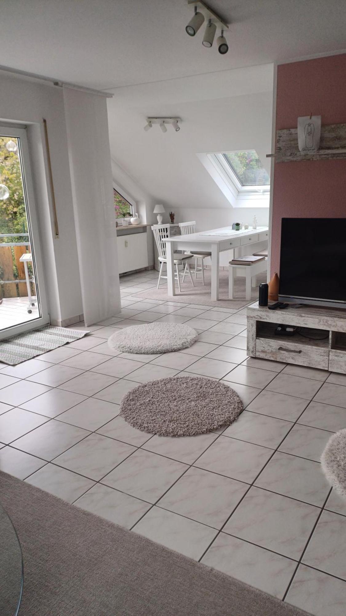 Helle Schoene Dachgeschosswohnung Mit Balkon 슈톡카흐 외부 사진