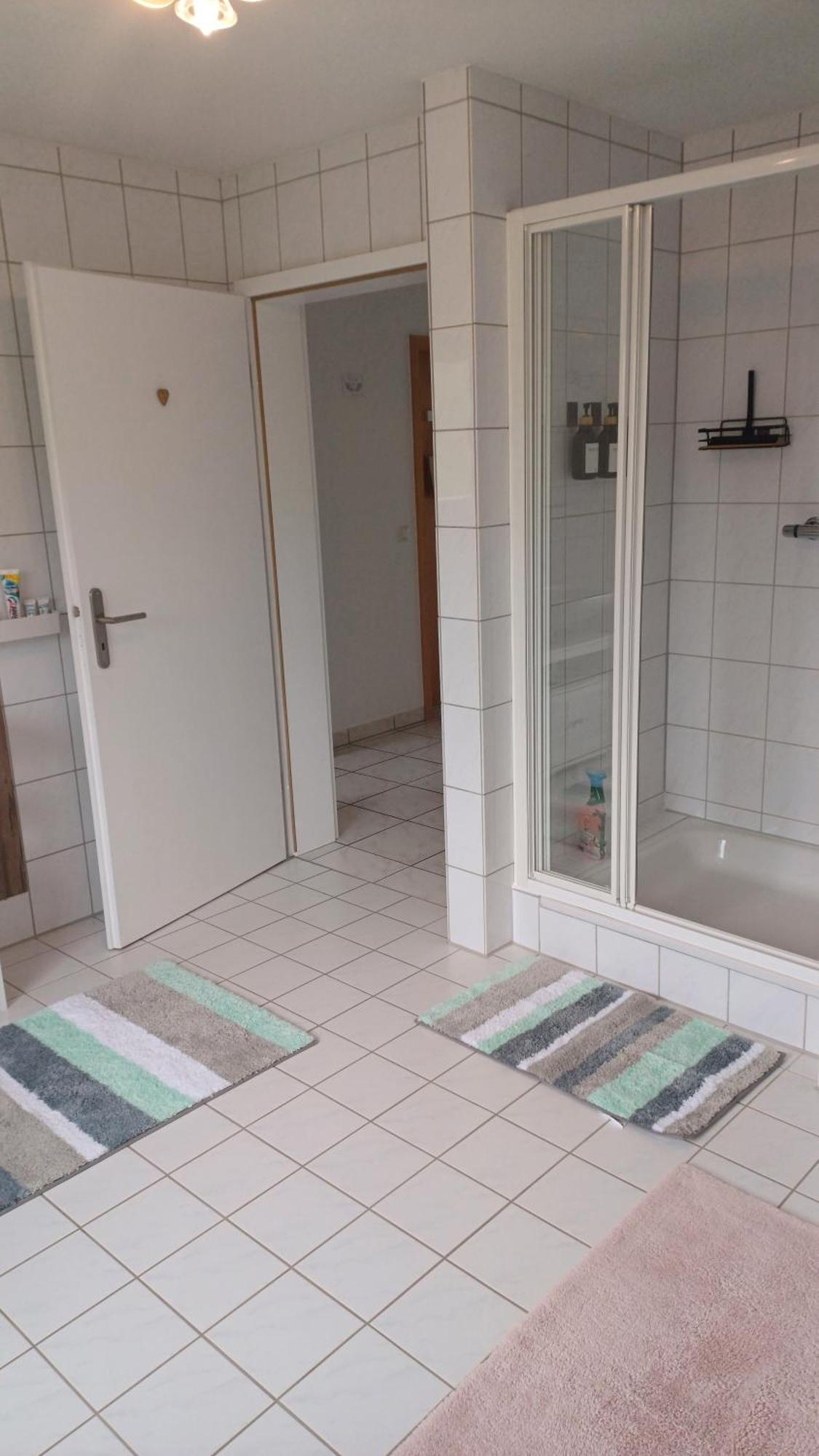 Helle Schoene Dachgeschosswohnung Mit Balkon 슈톡카흐 외부 사진