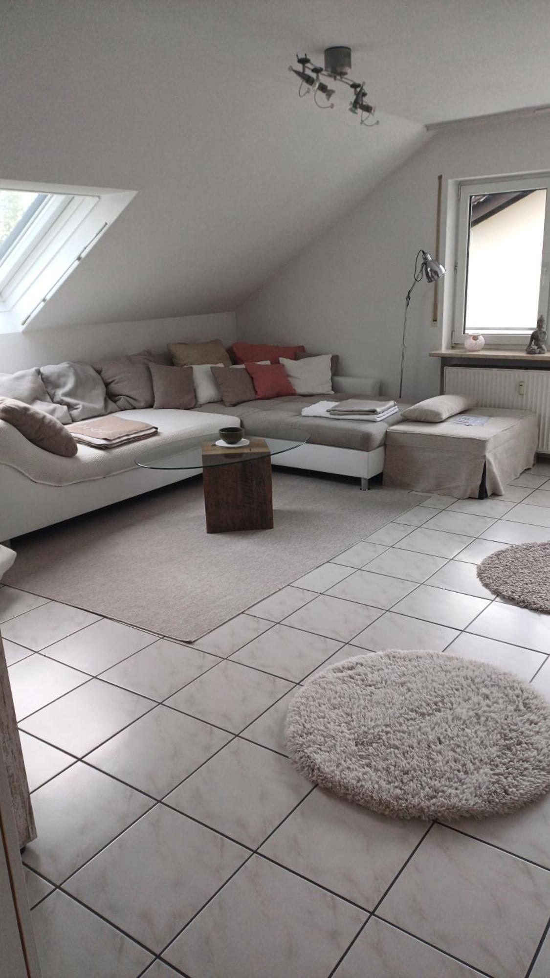 Helle Schoene Dachgeschosswohnung Mit Balkon 슈톡카흐 외부 사진