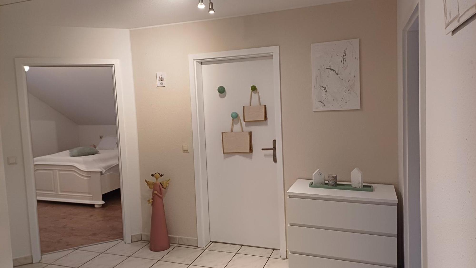 Helle Schoene Dachgeschosswohnung Mit Balkon 슈톡카흐 외부 사진